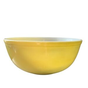 Vintage Pyrex Pastel Yellow Mixing Bowl 404 4 Q.T Retro 60's MCM Cottage Twee